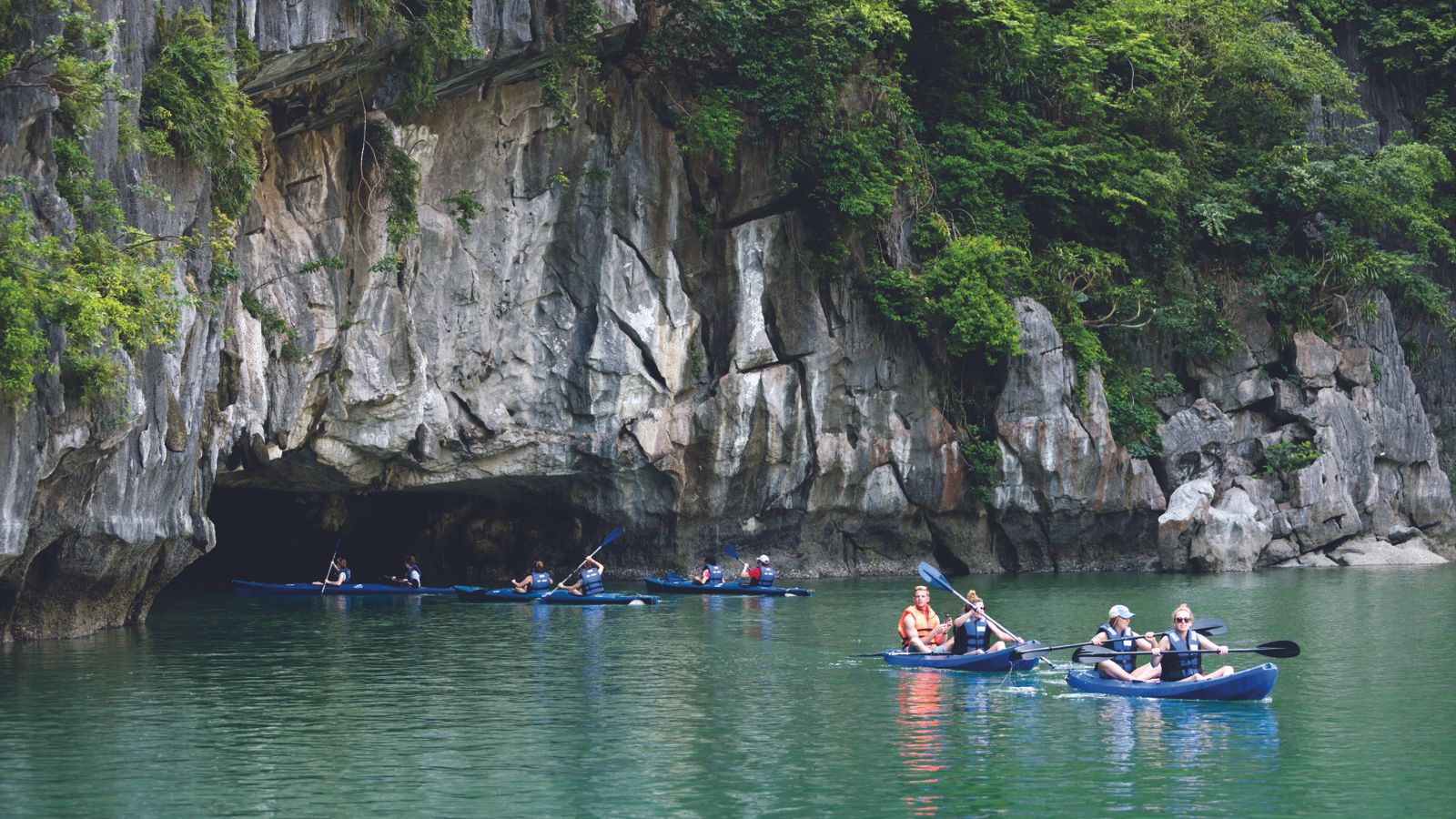 Halong Lotus Cruise kayaking