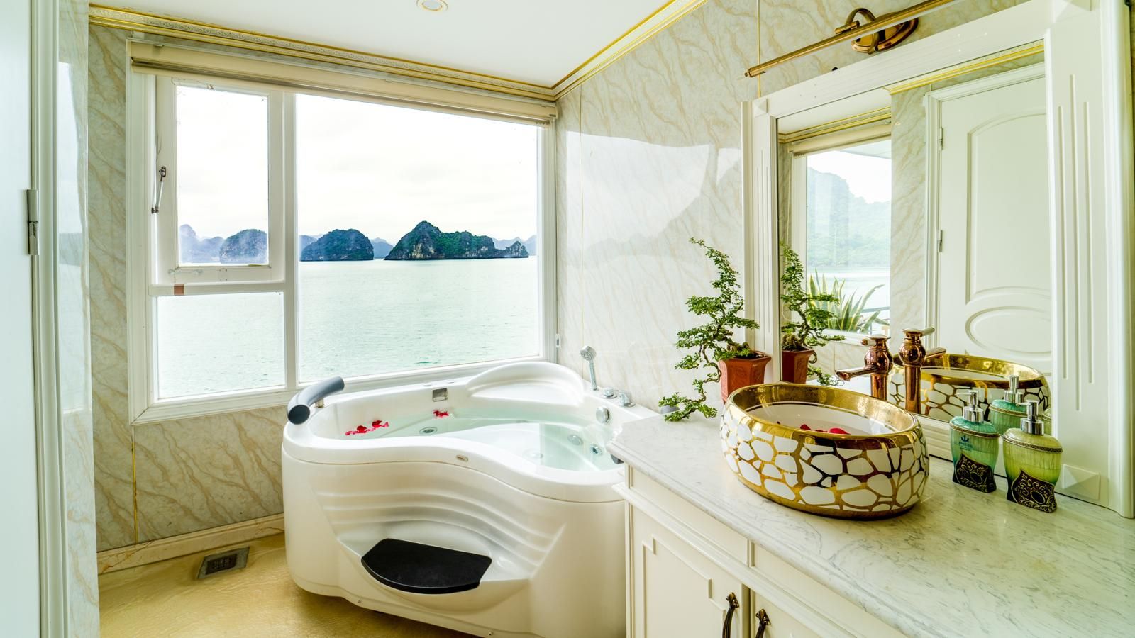 AQUAMARINE cruise Halong Bay Family Suite Cabin