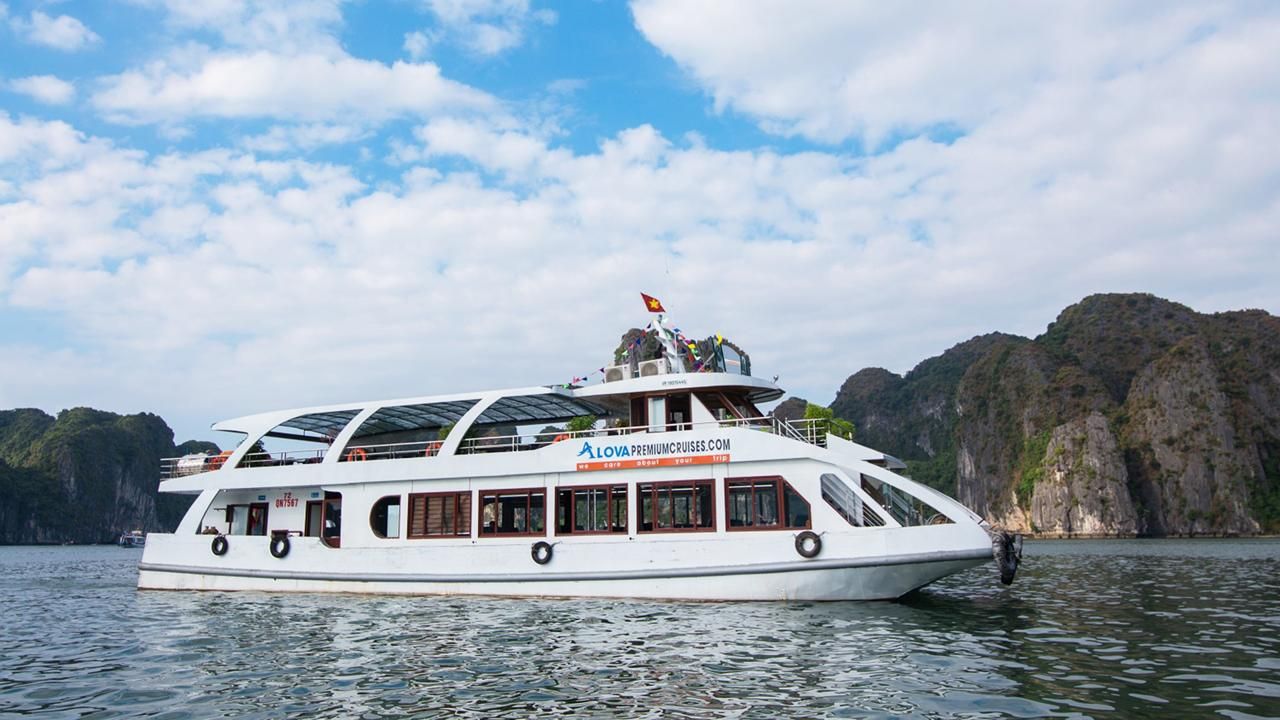 Alova Day Cruise in Halong Bay Vietnam