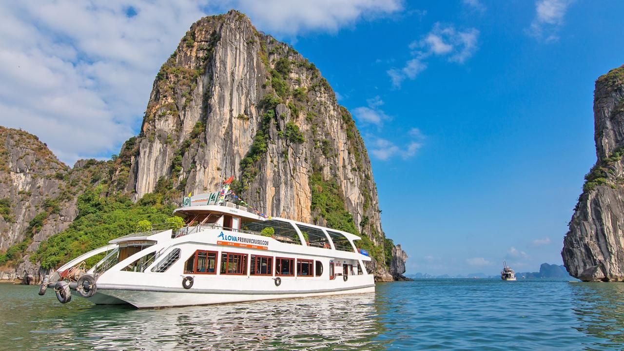 Alova Day Cruise in Halong Bay Vietnam