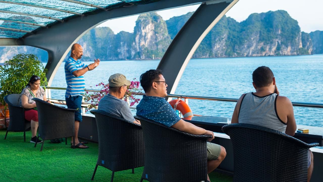 Alova Day Cruise in Halong Bay Vietnam