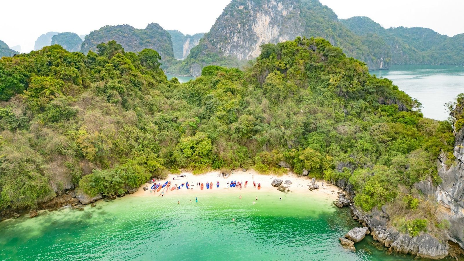 Bai Tu Long Bay