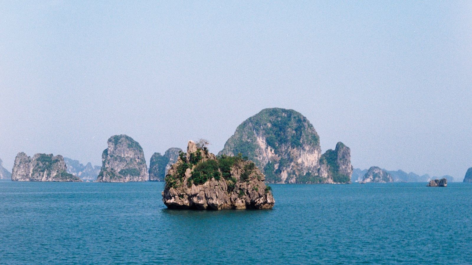 Bai Tu Long Bay