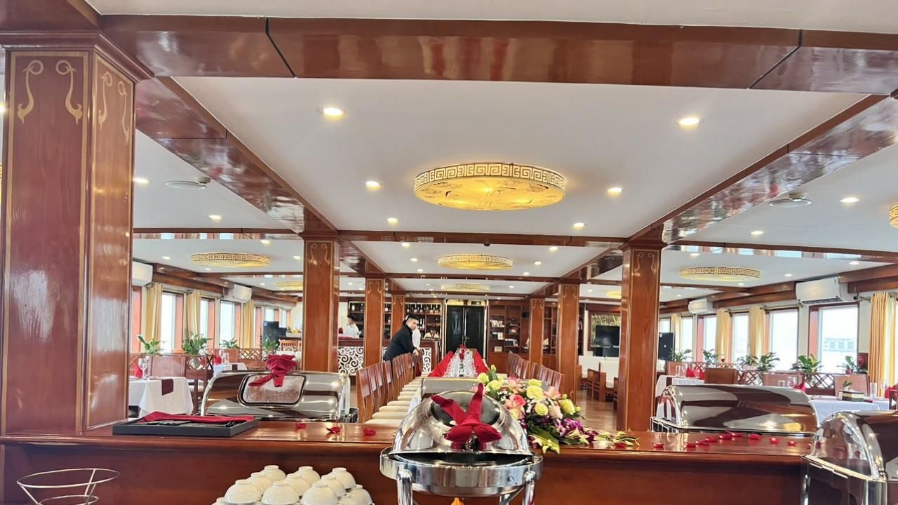 CROWN LEGEND CRUISE halong