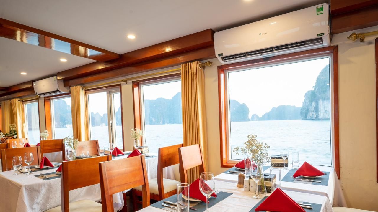 CROWN LEGEND CRUISE halong