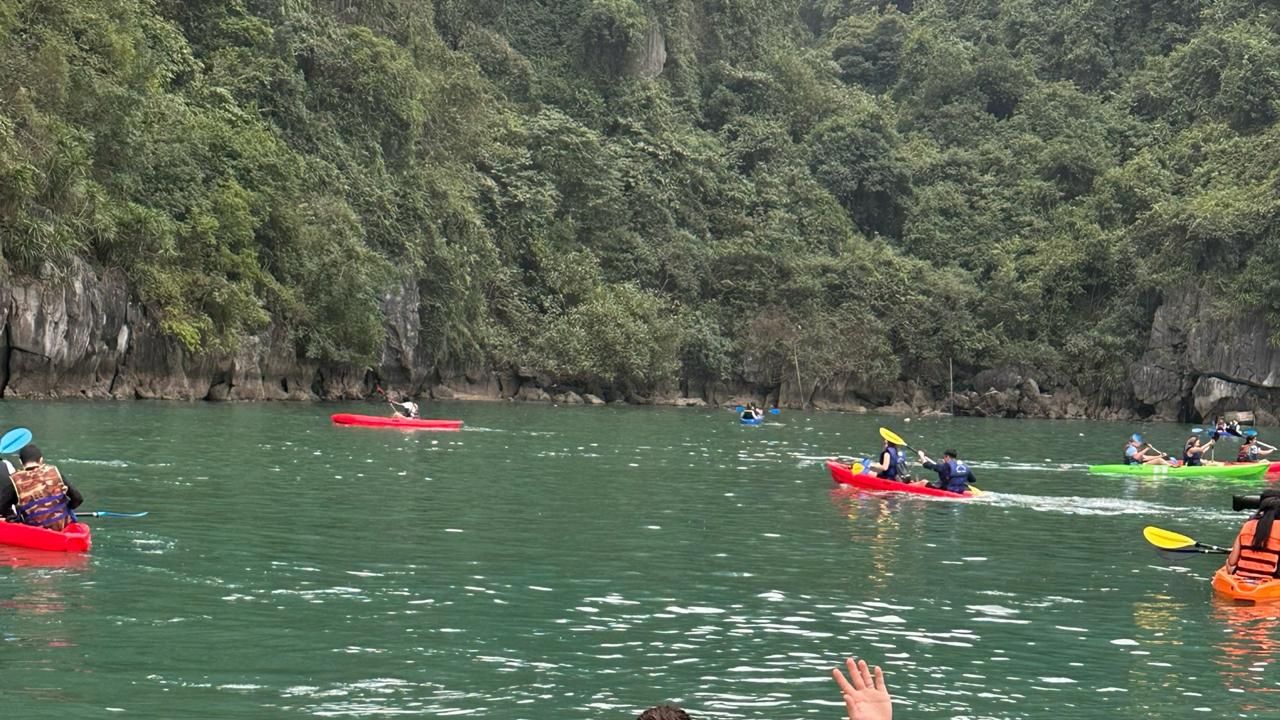 CROWN LEGEND CRUISE halong