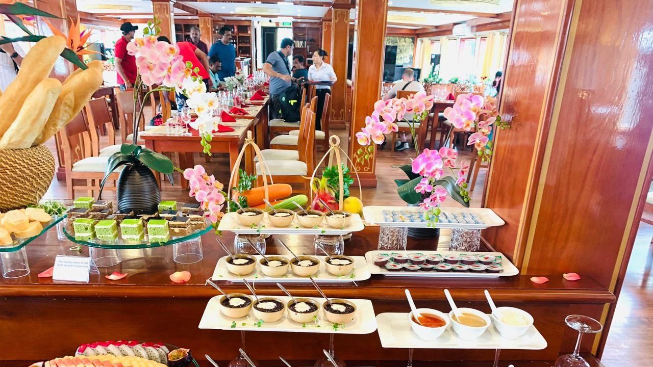 CROWN LEGEND CRUISE halong