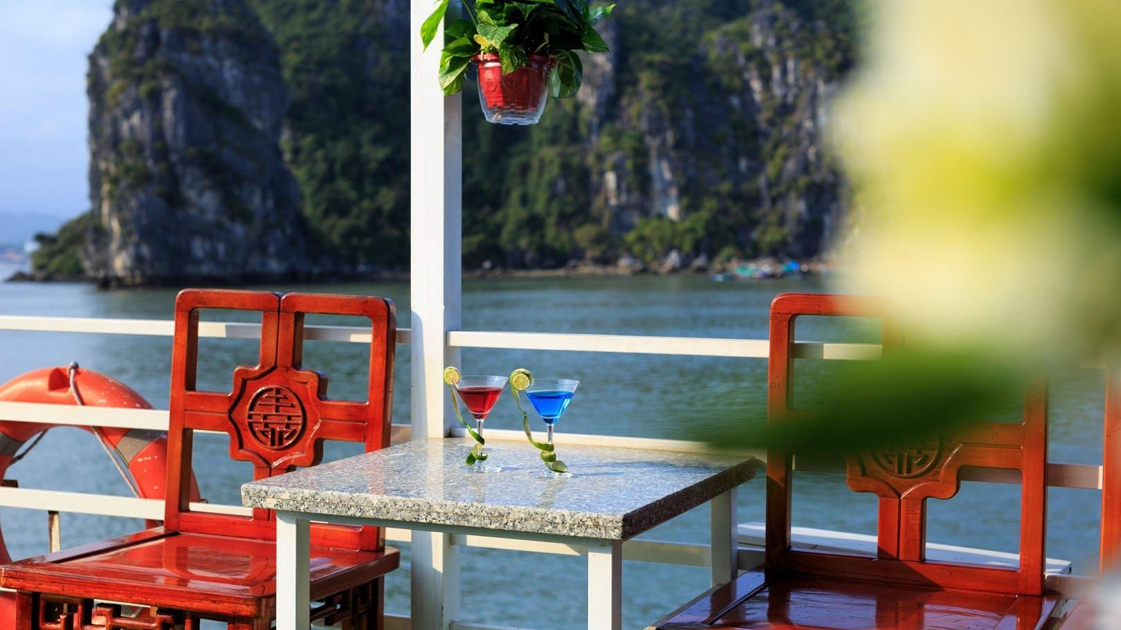 Cozy Bay Classic Cruise Halong Bay