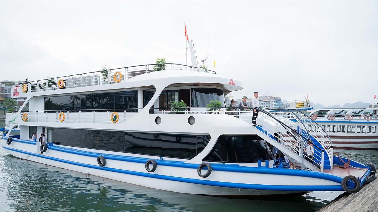 Halong Bay Vera Day Cruise