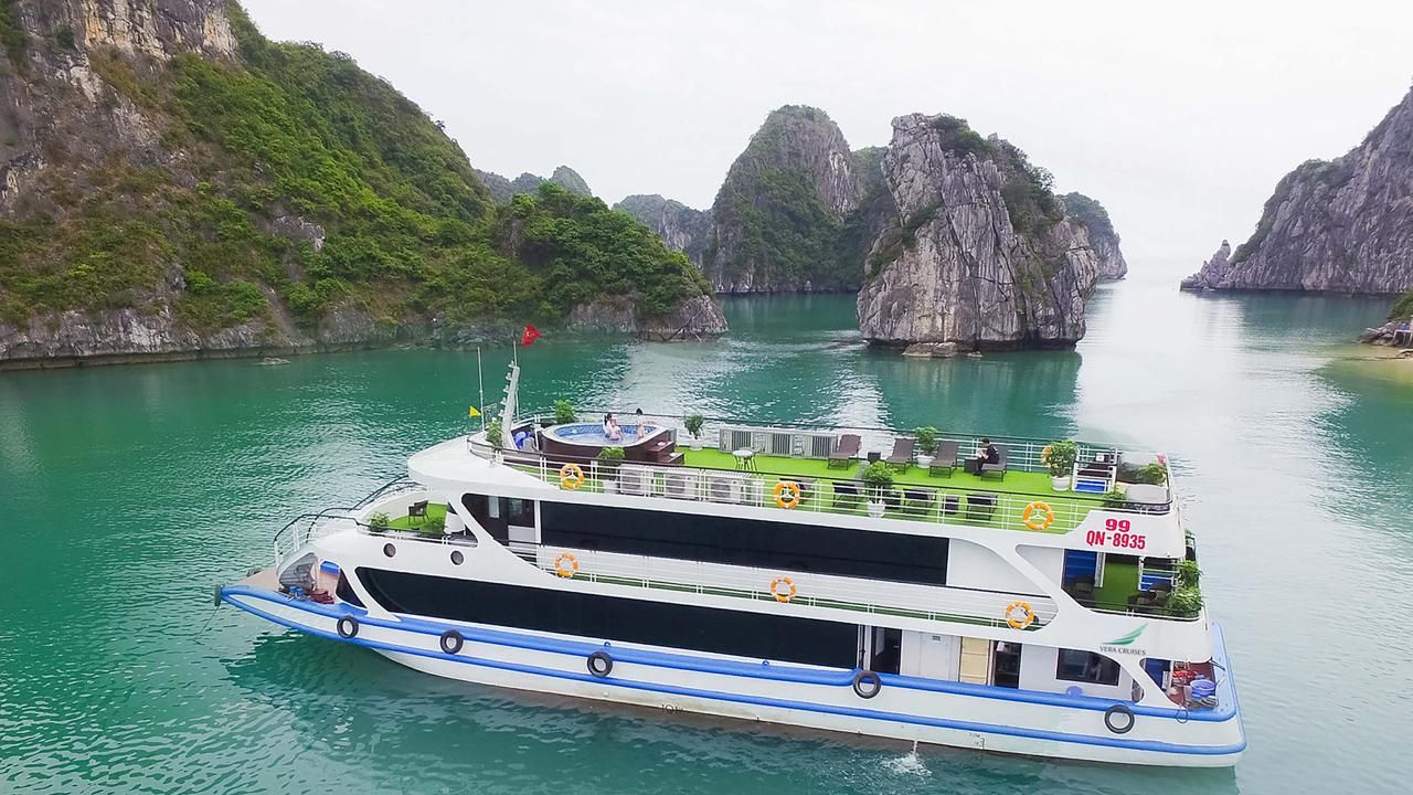 Halong Bay Vera Day Cruise