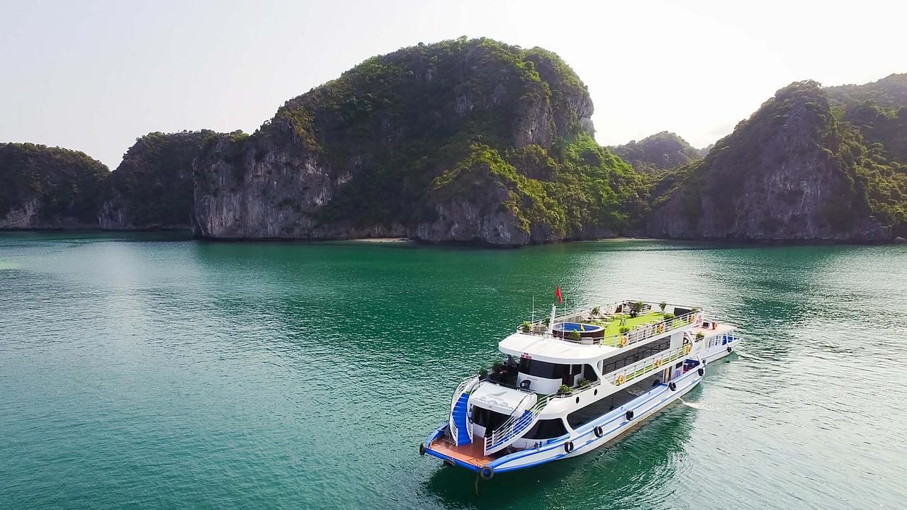 Halong Bay Vera Day Cruise