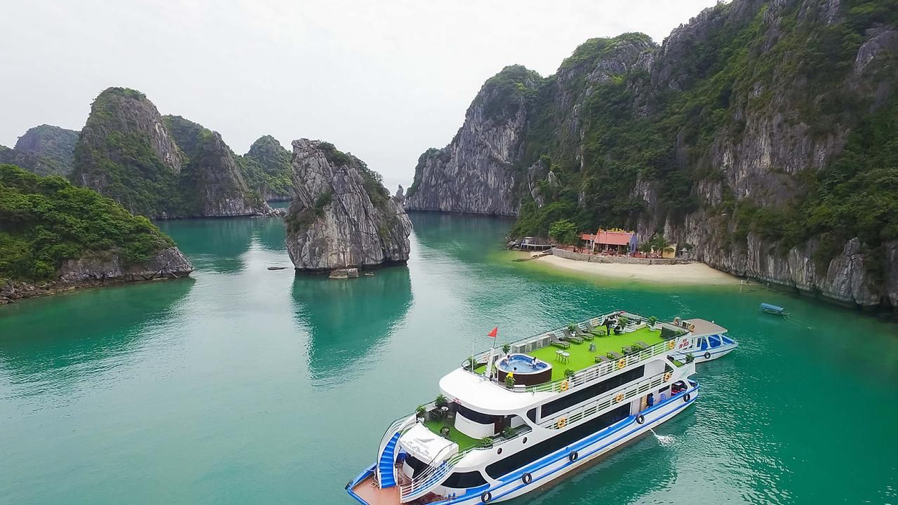 Halong Bay Vera Day Cruise