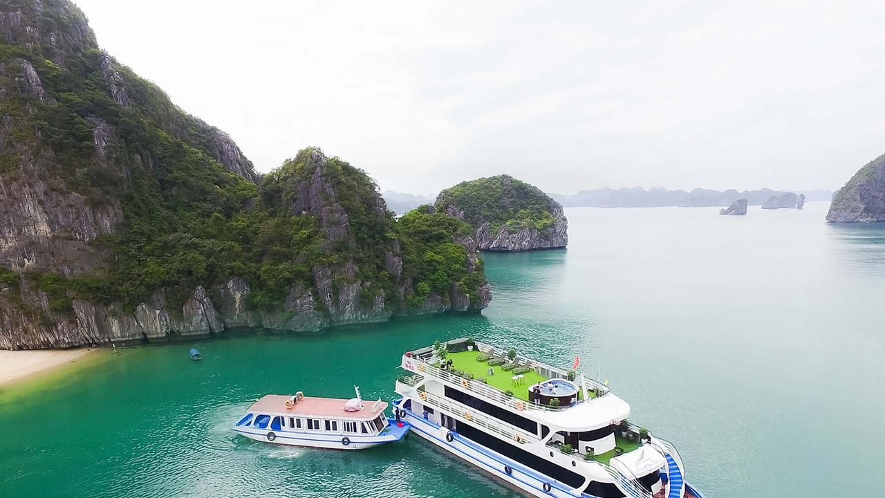 Halong Bay Vera Day Cruise