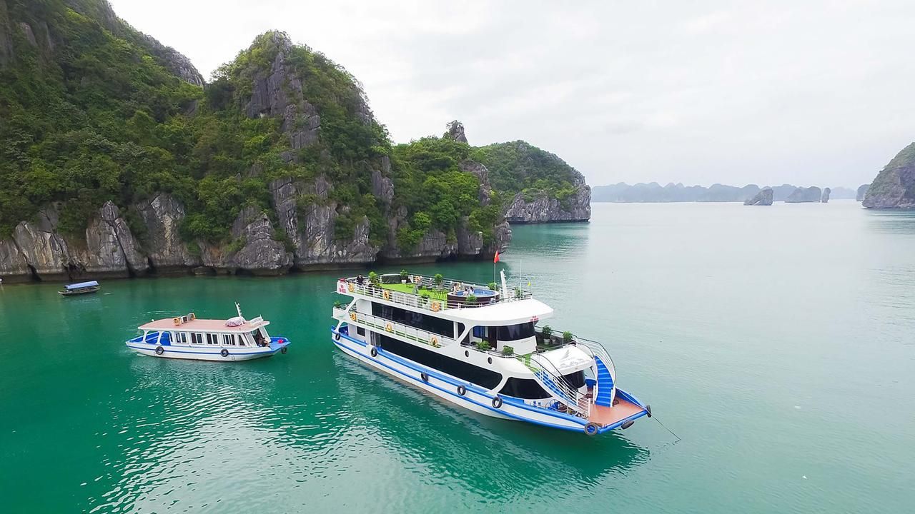 Halong Bay Vera Day Cruise