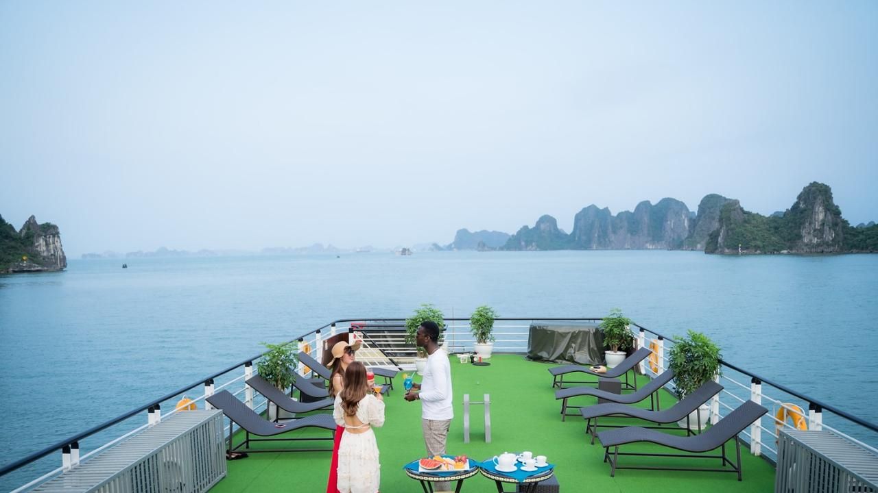 Halong Bay Vera Day Cruise