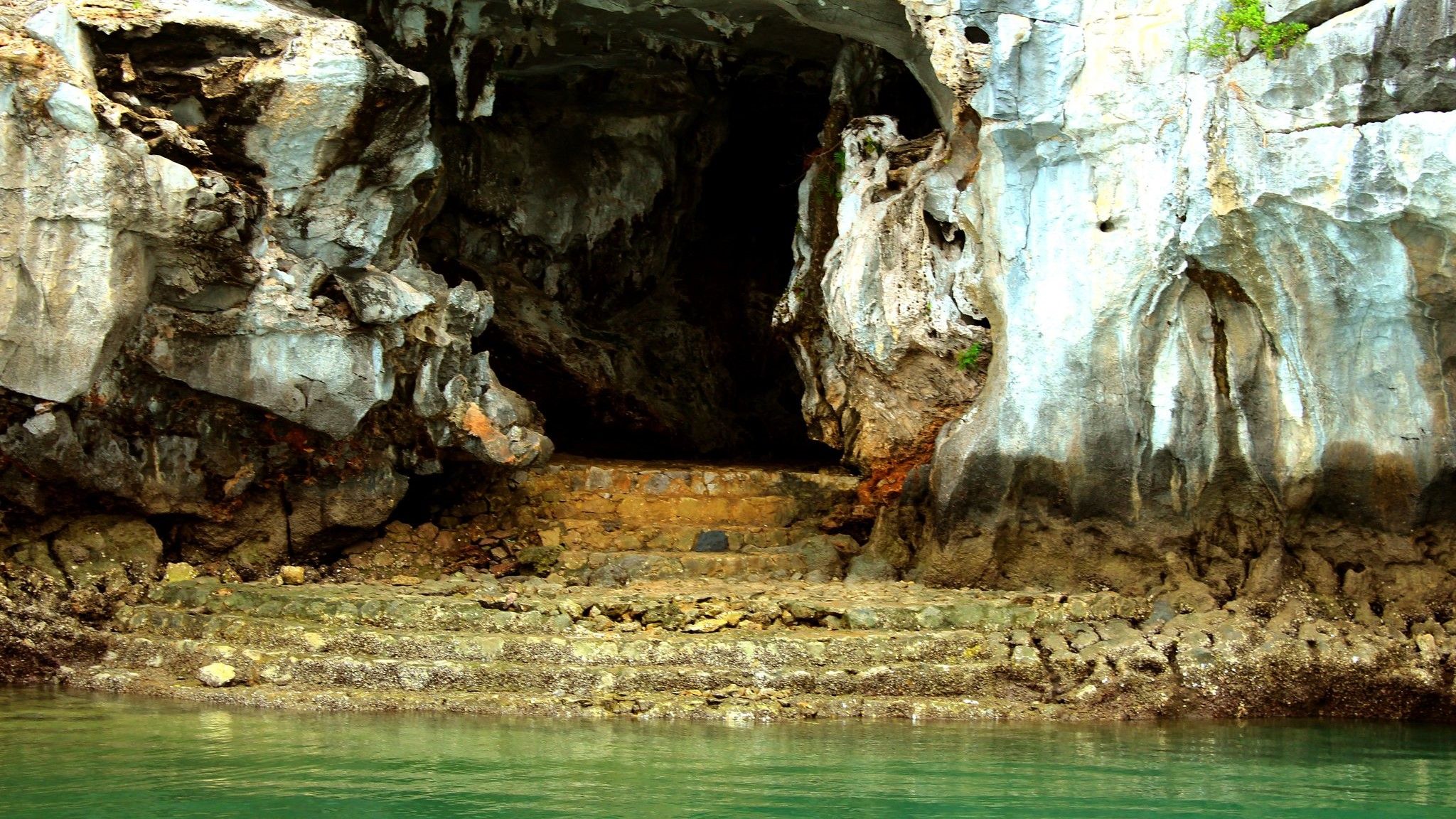 Fairy Cave in Ha Long Bay