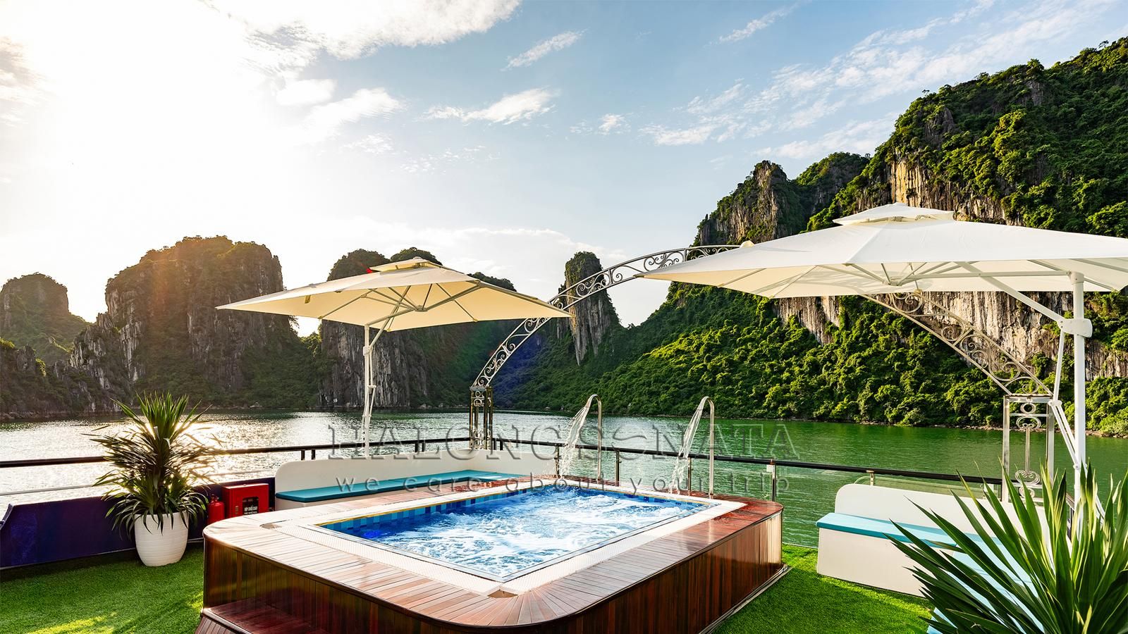 Sonata Day Cruise Halong Bay, Vietnam