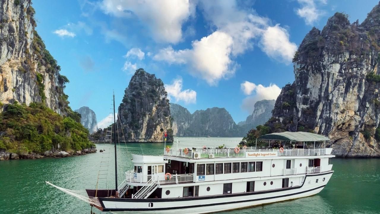 Sunlight Legend Cruise Halong