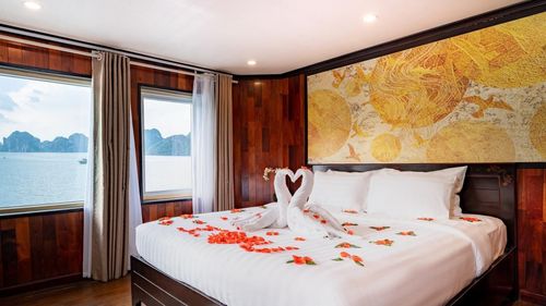 CROWN LEGEND CRUISE halong