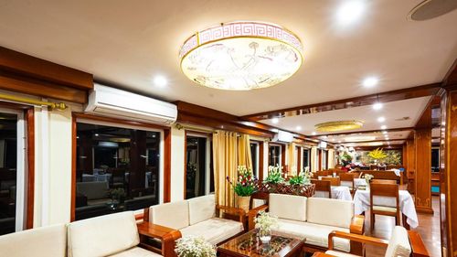 CROWN LEGEND CRUISE halong