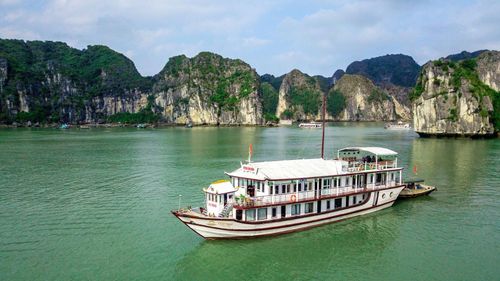 Cozy Bay Classic Cruise Halong Bay