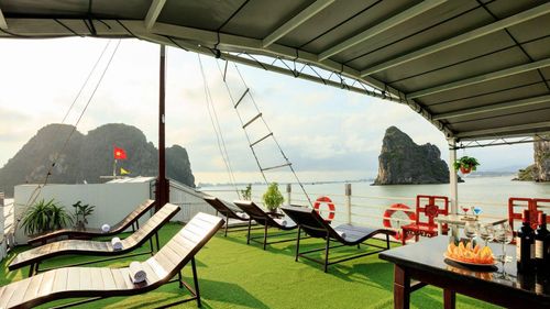 Cozy Bay Classic Cruise Halong Bay