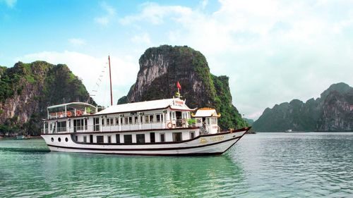 Cozy Bay Classic Cruise Halong Bay