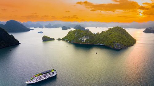 Crown Legend Cruise - Halong Bay Vietnam