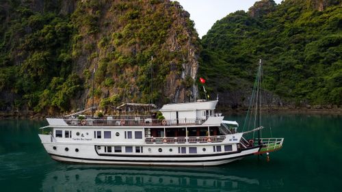 Garden Bay Cruise - Halong Bay - Vietnam