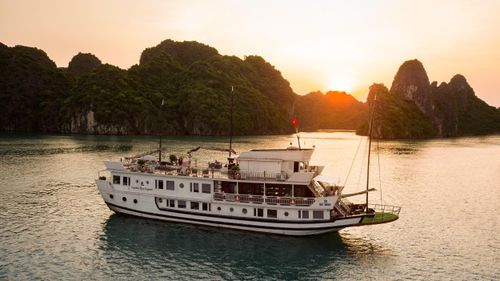 Garden Bay Cruise - Halong Bay - Vietnam