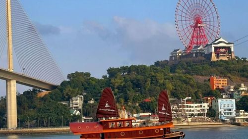 Sunlight Boutique Cruise Halong Bay