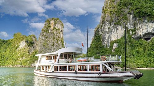 Wego Halong Bay day cruise